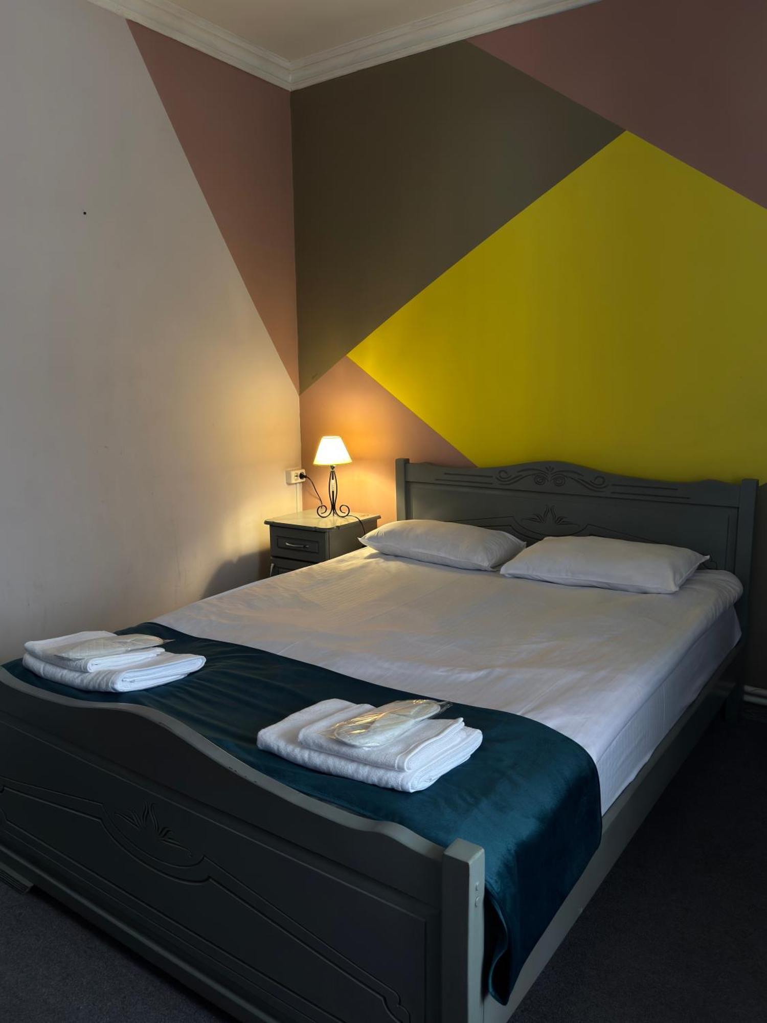 Paxlava Guesthouse & Restaurant Dilijan Bagian luar foto